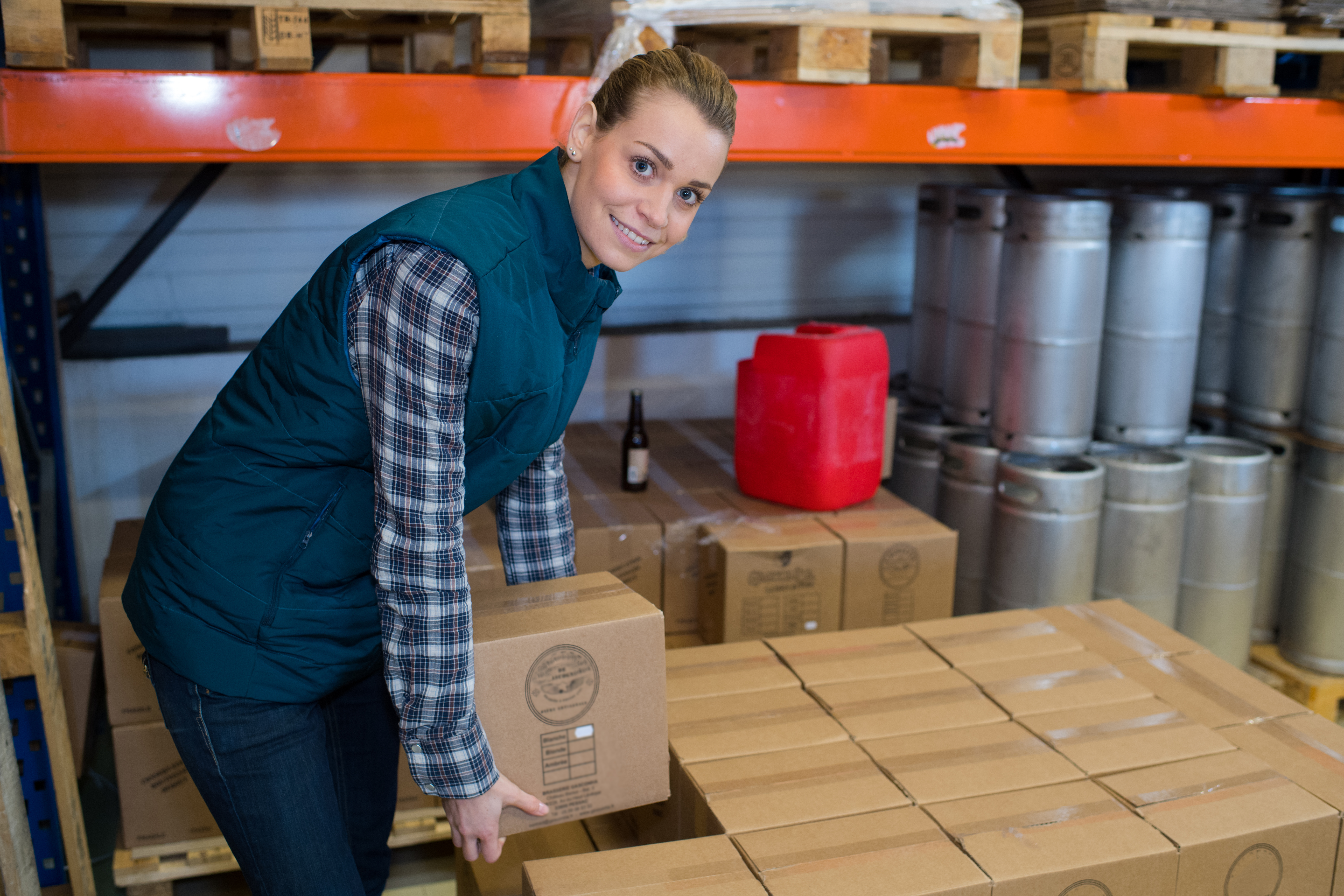 Lagermedarbeider. Bilde fra Colourbox