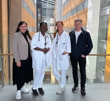 Fra venstre: Afshan Rafiq (fagressurs integrering og arbeid Nav Grorud), Jeanne d'Arc Nyongere (lege), Kjersti Aaseth (seksjonsleder for leger under spesialisering Ahus) og Kai Erland Becher (intro-veileder Nav Grorud).