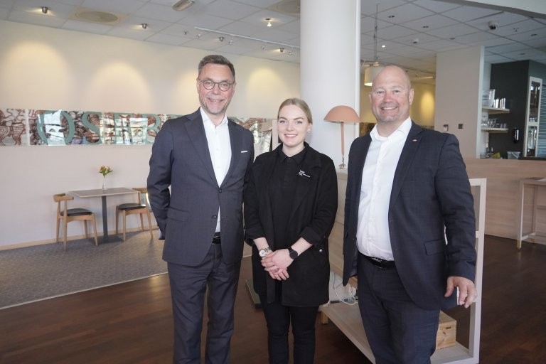 Hotelldirektør Øyvind, nyansatte Thea og NAV-direktør Anders
